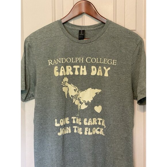 Randolph College Earth Day Green S/S T-Shirt Men's Size M Love The Earth - Picture 3 of 4